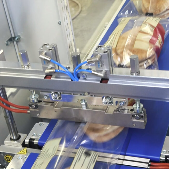 Automat pakujący poziomy FLOWPACK SBM550S-LR - obrazek 3