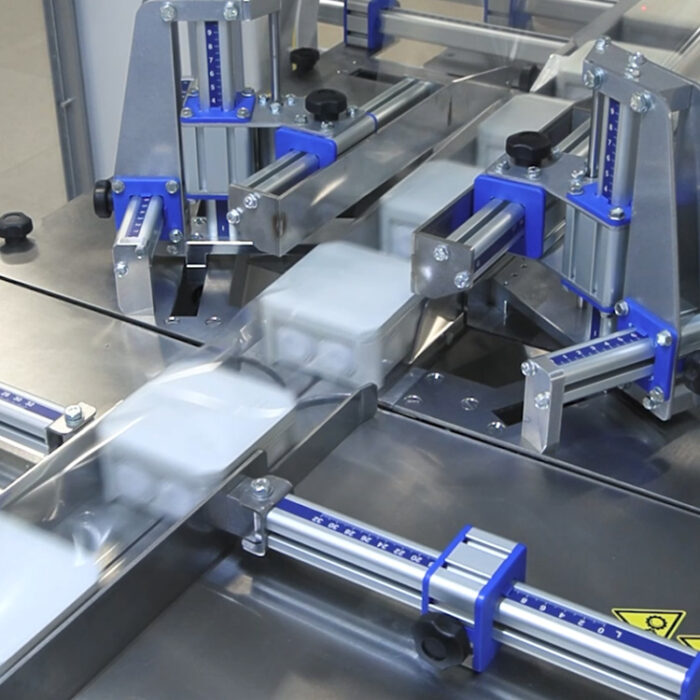 Automat pakujący poziomy FLOWPACK SBM550S - obrazek 4